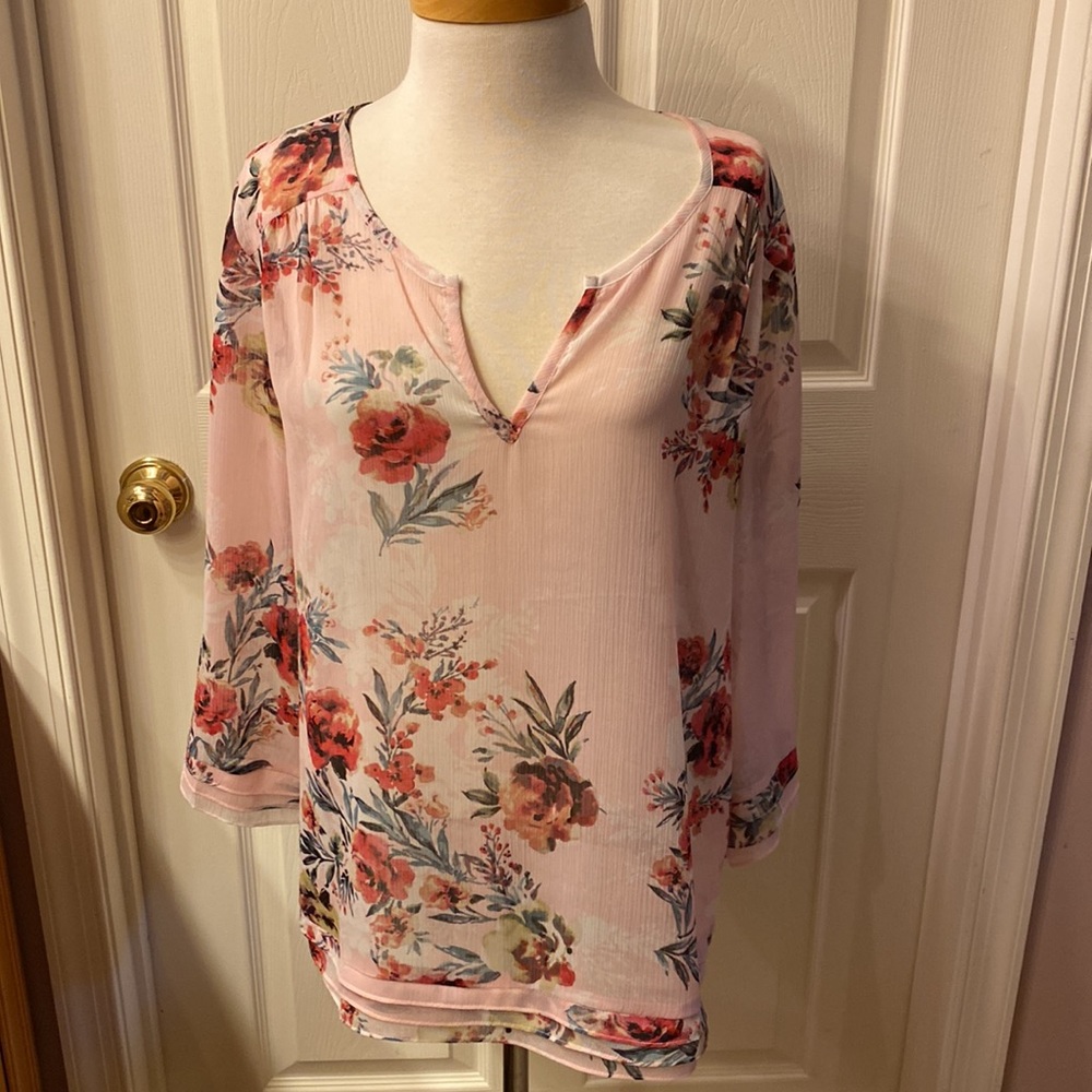 🌺 🌸 Beautiful floral LS blouse